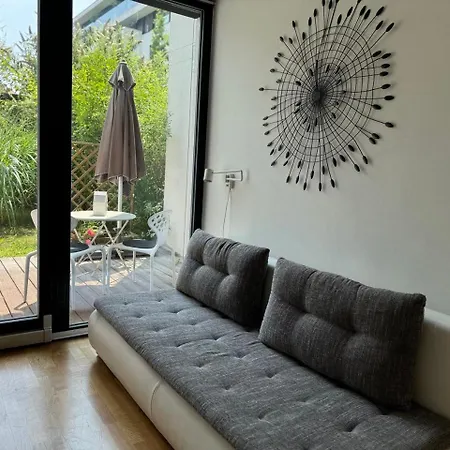 Cosy Splendor / Center 아파트 *