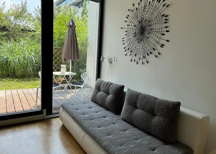 Cosy Splendor / Center 아파트 *